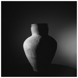 Rahgozar - photograph: a clay jar in dramatic light