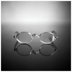 Rahgozar - photograph: glasses and their reflection