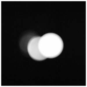Rahgozar - photograph: overlapping blurred circles of light in darkness